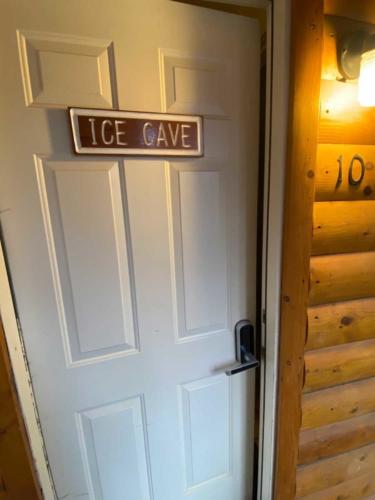 ice-cave-room-34